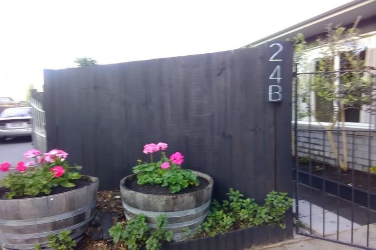 Photo of property in 2/24a Croziers Road, St Albans, Christchurch, 8052
