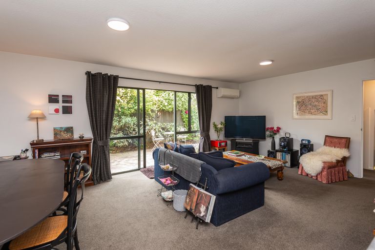 Photo of property in 2/15 Coles Place, St Albans, Christchurch, 8014