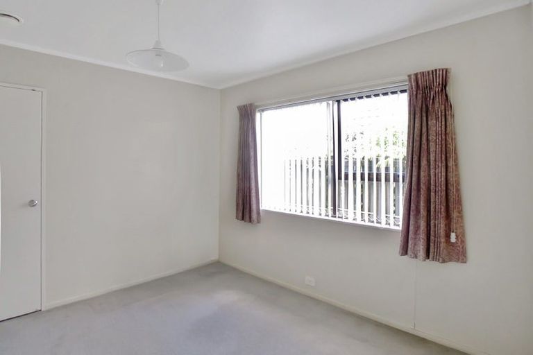 Photo of property in 31 Glucina Avenue, West Harbour, Auckland, 0618
