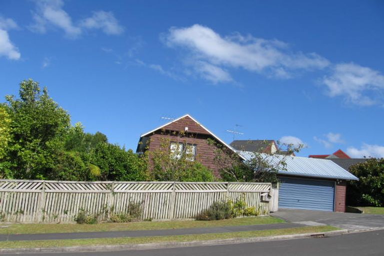 Photo of property in 2/8 Rifleman Rise, Unsworth Heights, Auckland, 0632