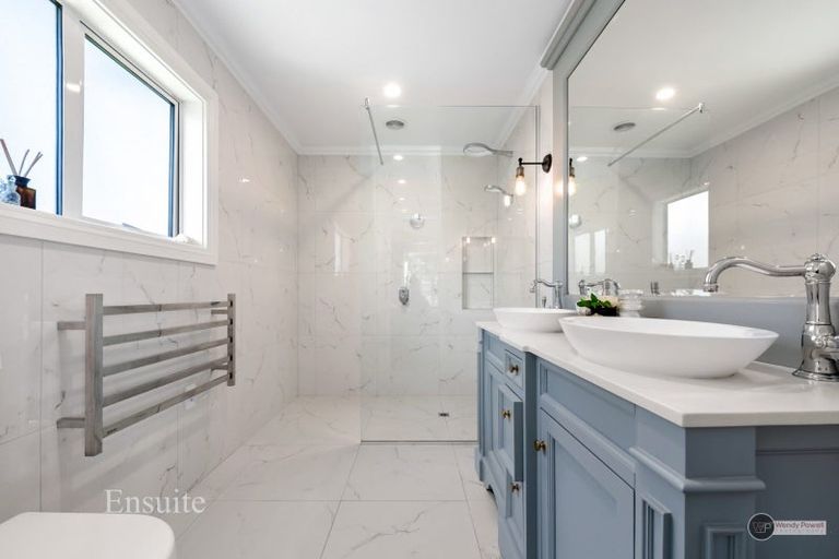 Photo of property in 10 Chestnut Grove, Maungaraki, Lower Hutt, 5010