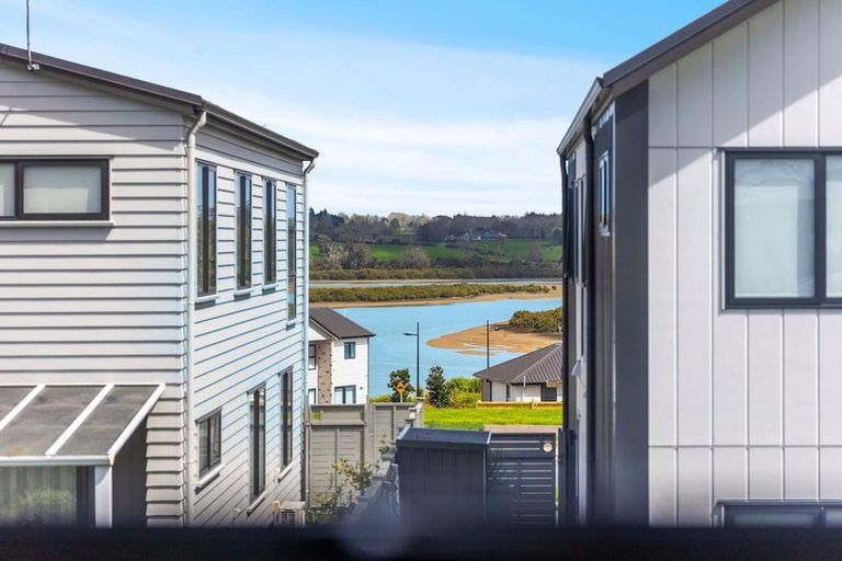 Photo of property in 26 Rauriki Lane, Rosehill, Papakura, 2113