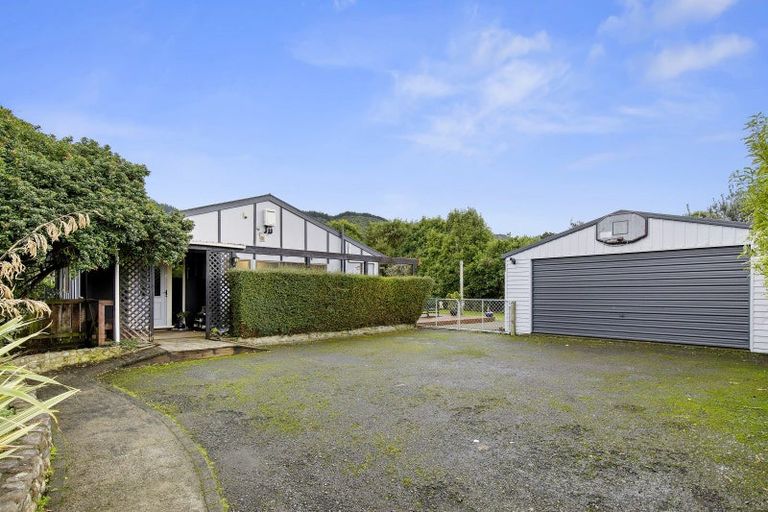 Photo of property in 39b Gemstone Drive, Birchville, Upper Hutt, 5018