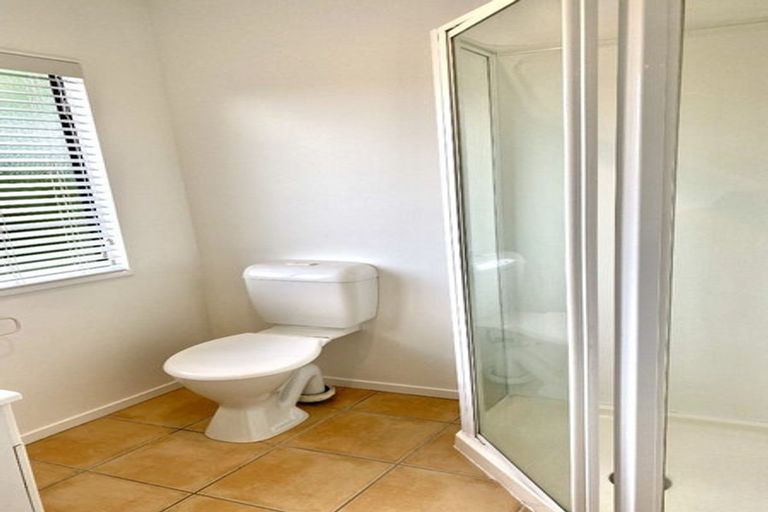 Photo of property in 3/42 Fields Parade, Oteha, Auckland, 0632