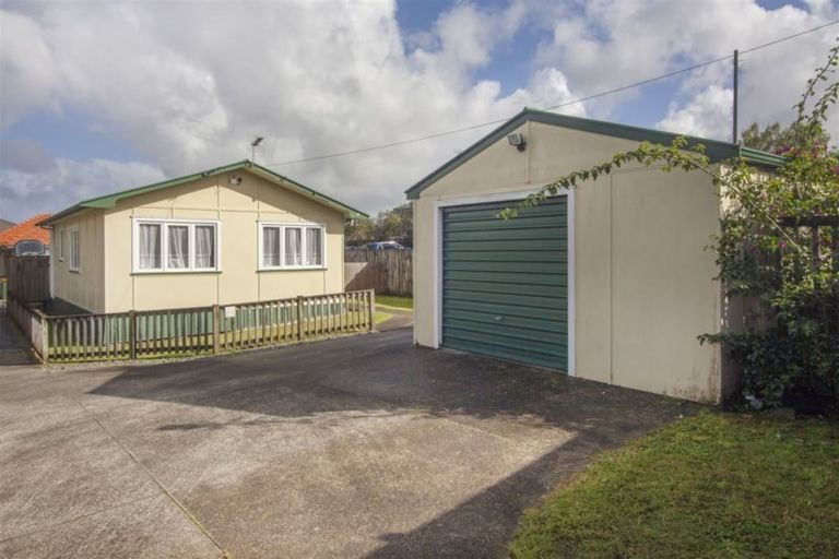 Photo of property in 140 Don Buck Road, Massey, Auckland, 0614