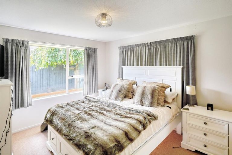 Photo of property in 2 Murfitt Place, Sockburn, Christchurch, 8042