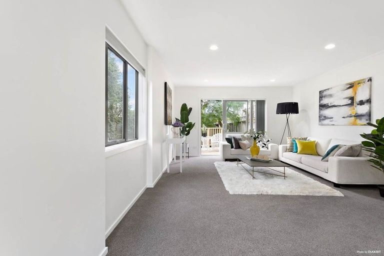 Photo of property in 1/6 John Jennings Drive, Oteha, Auckland, 0632