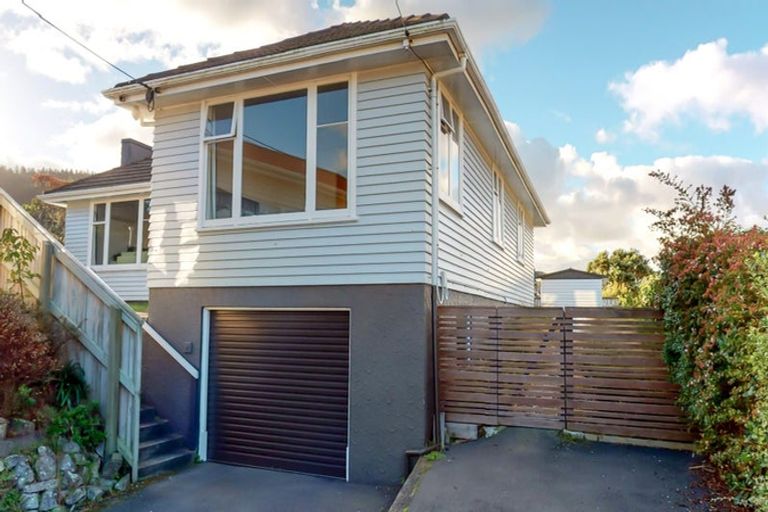 Photo of property in 20 Larsen Crescent, Tawa, Wellington, 5028