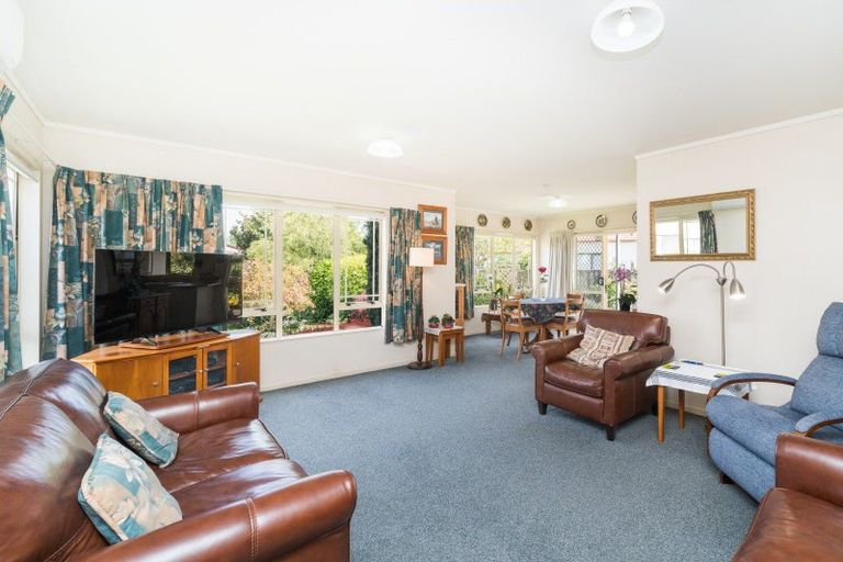Photo of property in 18 Dalfield Place, Highbury, Palmerston North, 4412