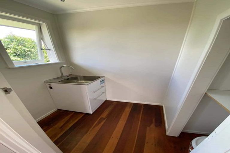 Photo of property in 4 Roband Avenue, Glenfield, Auckland, 0629