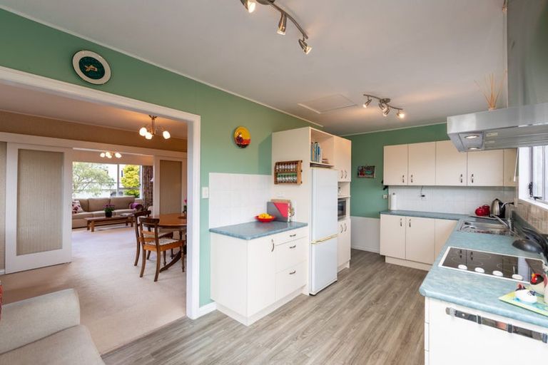 Photo of property in 5 Ardal Grove, Tirohanga, Lower Hutt, 5010