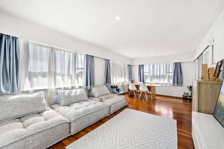 Photo of property in 1/285 Pakuranga Road, Pakuranga Heights, Auckland, 2010