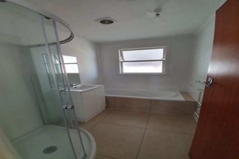 Photo of property in 38 Oswald Crescent, Paparangi, Wellington, 6037