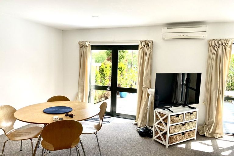 Photo of property in 3/42 Fields Parade, Oteha, Auckland, 0632