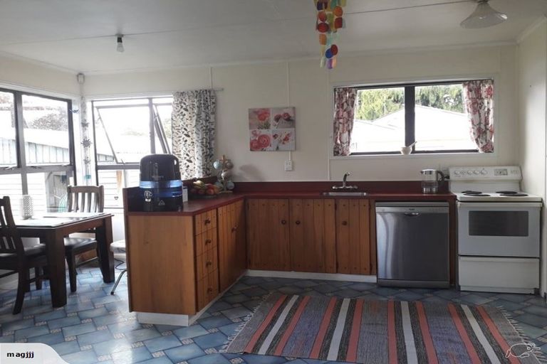 Photo of property in 18 Church Street, Waipawa, 4210