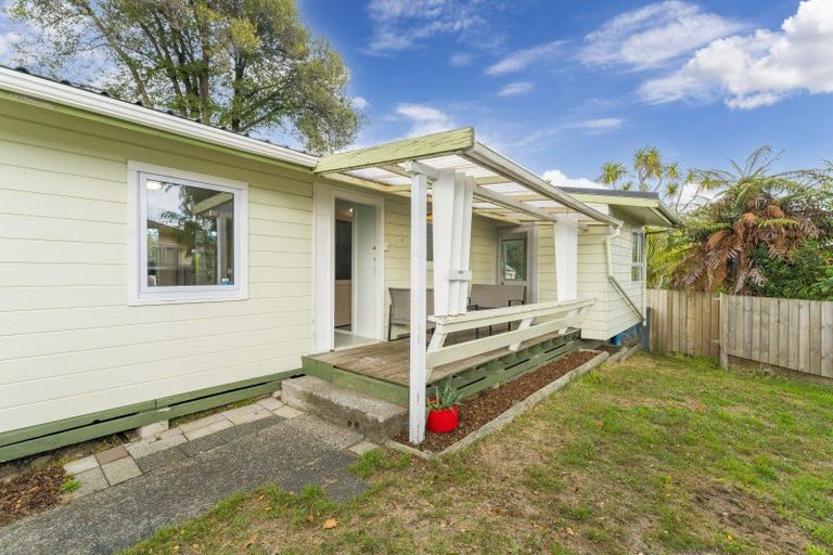 Photo of property in 16 Te Hatepe Avenue, Taupo, 3330