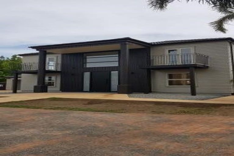 Photo of property in 6 Mansion Court, West Harbour, Auckland, 0618