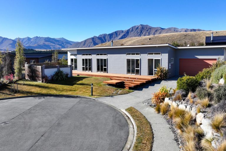 Photo of property in 10 Manning Place, Lake Tekapo, 7999