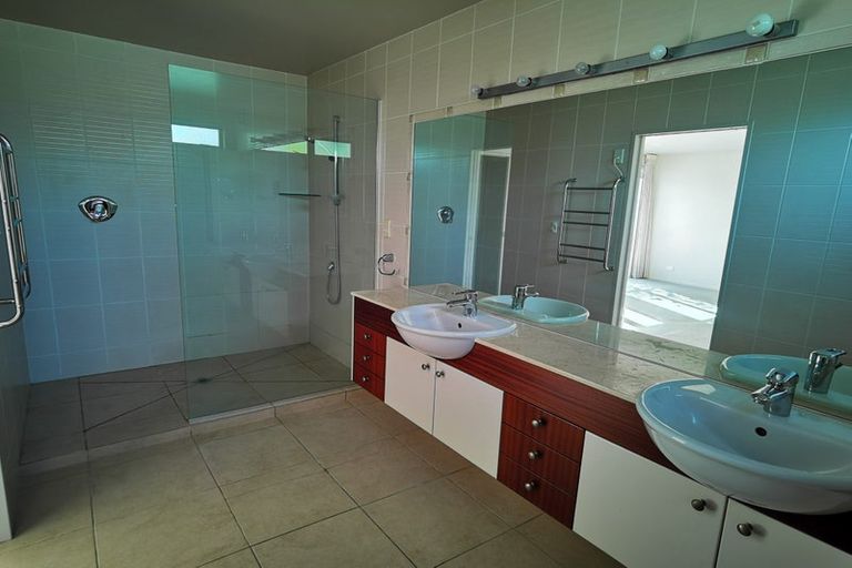 Photo of property in 20 Bournemouth Terrace, Murrays Bay, Auckland, 0630