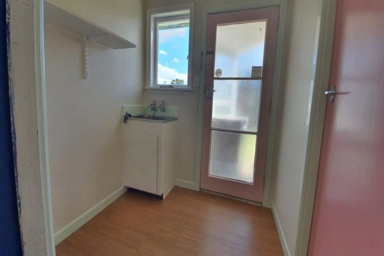 Photo of property in 25 Fruitvale Road, New Lynn, Auckland, 0600