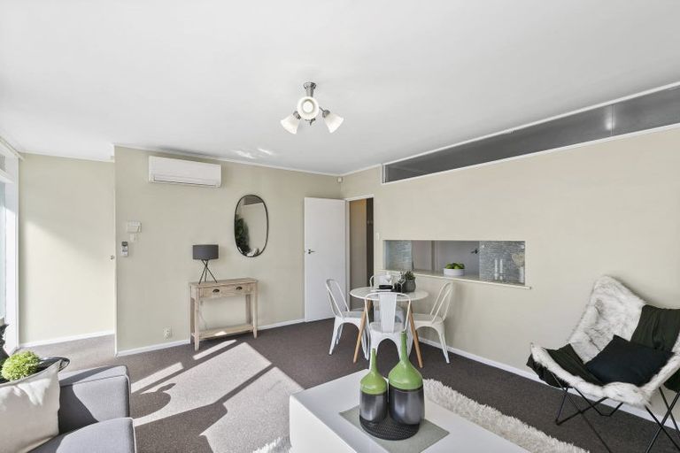 Photo of property in 55u2 Apu Crescent, Lyall Bay, Wellington, 6022