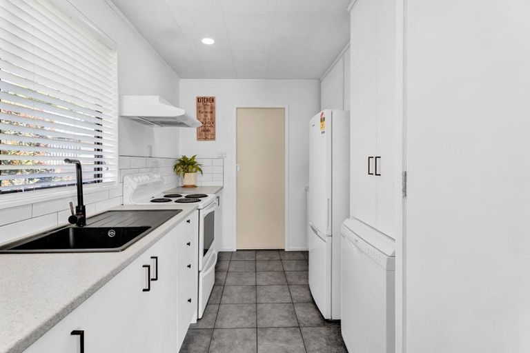 Photo of property in 16 Ngahere Street, Inglewood, 4330