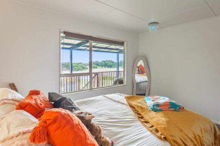 Photo of property in 21 Manga-pirau Street, Waikawa Beach, Manakau, 5573