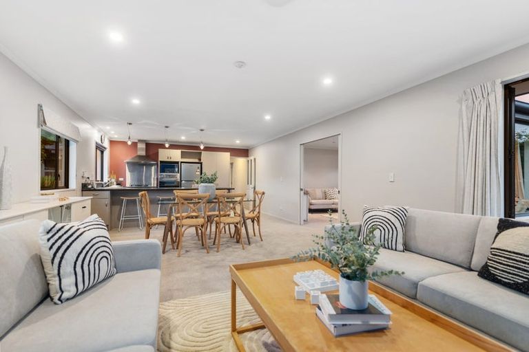Photo of property in 1 Castleview Lane, Heathcote Valley, Christchurch, 8022