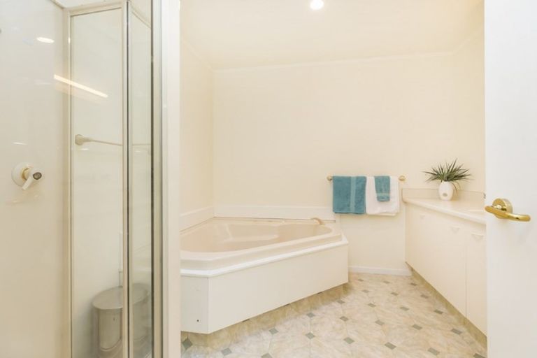 Photo of property in 17 Samwell Drive, Whitby, Porirua, 5024