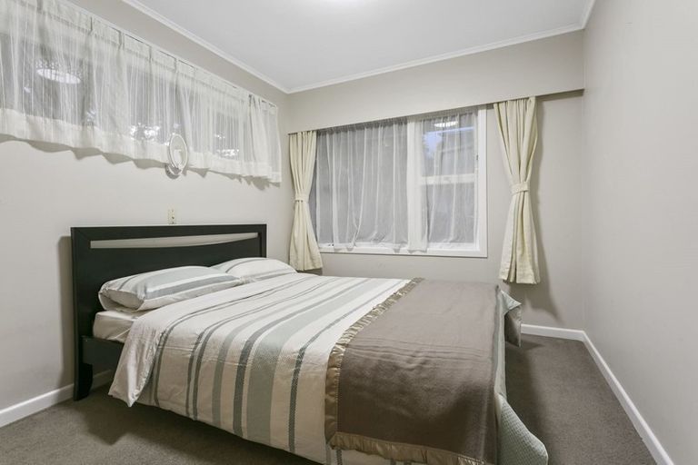 Photo of property in 1/24 Martin Crescent, Northcote, Auckland, 0627