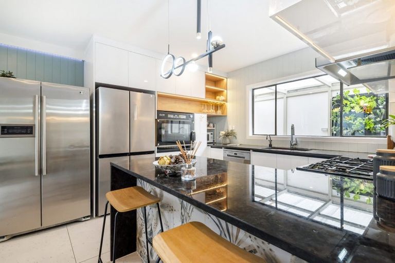 Photo of property in 1/94 Glamorgan Drive, Torbay, Auckland, 0630