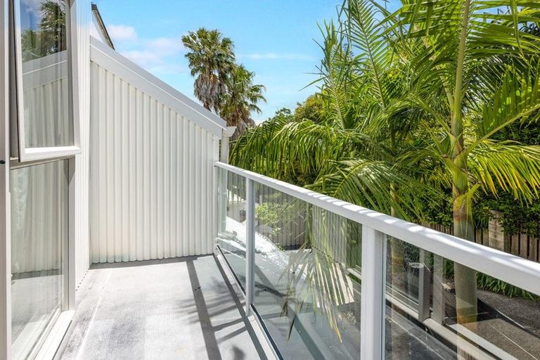 Photo of property in 1/35 Newhaven Terrace, Mairangi Bay, Auckland, 0630