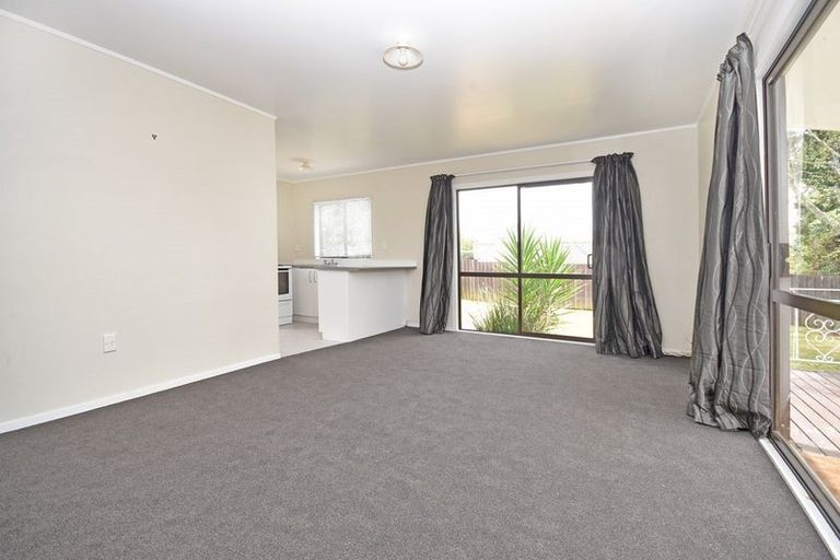 Photo of property in 2/87 Kayes Road, Pukekohe, 2120