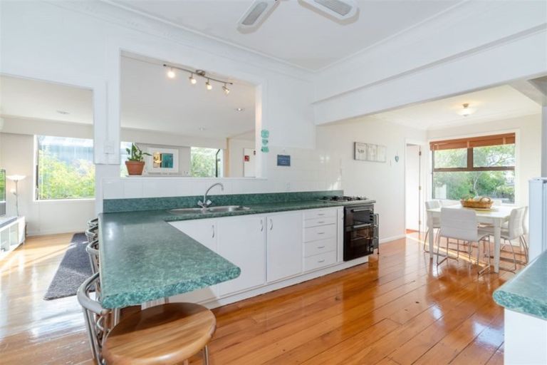 Photo of property in 48 Evans Road, Glen Eden, Auckland, 0602