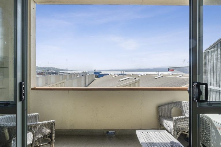 Photo of property in Metro Apartments, 11/220u Thorndon Quay, Pipitea, Wellington, 6011