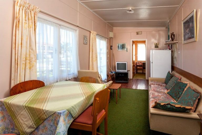 Photo of property in 114 Beverley Terrace, Whangamata, 3620