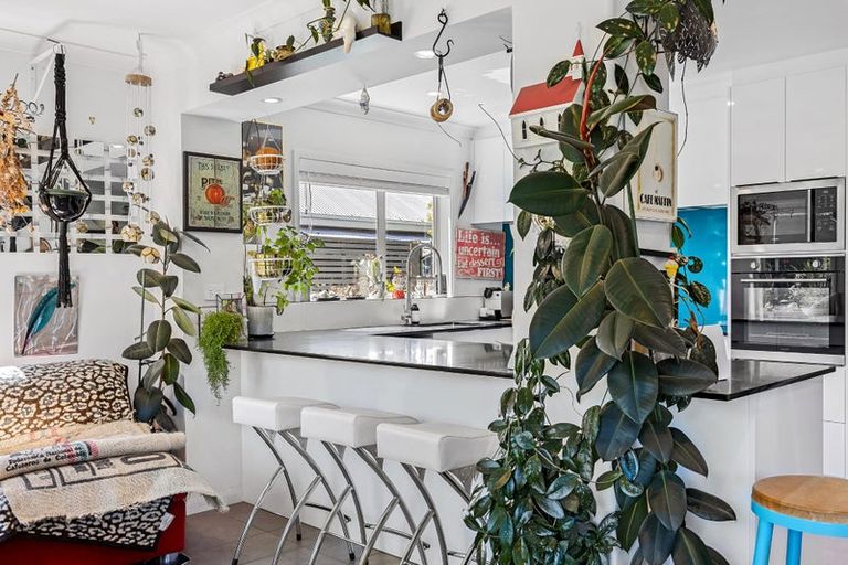 Photo of property in 20 Linkwater Way, Parklands, Christchurch, 8083