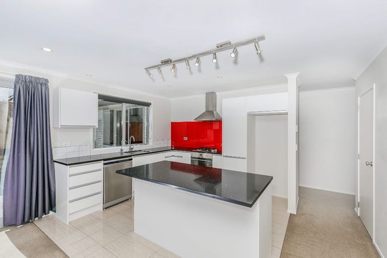 Photo of property in 15 Karika Place, Massey, Auckland, 0614
