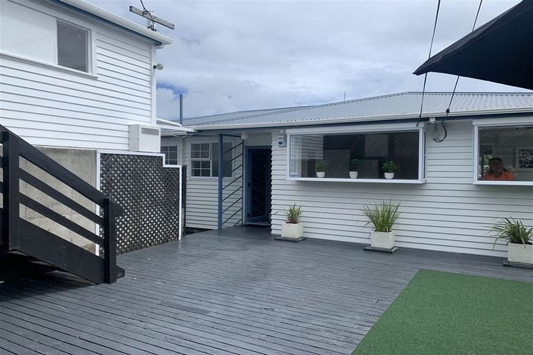 Photo of property in 45 Turville Crescent, Newlands, Wellington, 6037