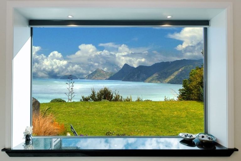 Photo of property in 145 Cornwallis Road, Cornwallis, Auckland, 0604