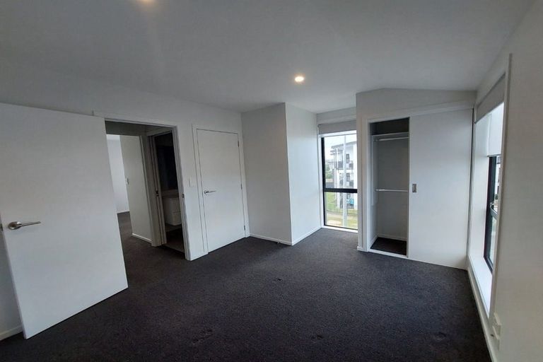 Photo of property in 1/1 Fruitvale Road, New Lynn, Auckland, 0600