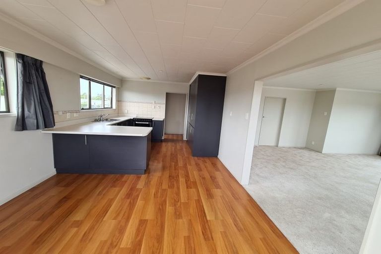 Photo of property in 25 Truby King Street, Merrilands, New Plymouth, 4312