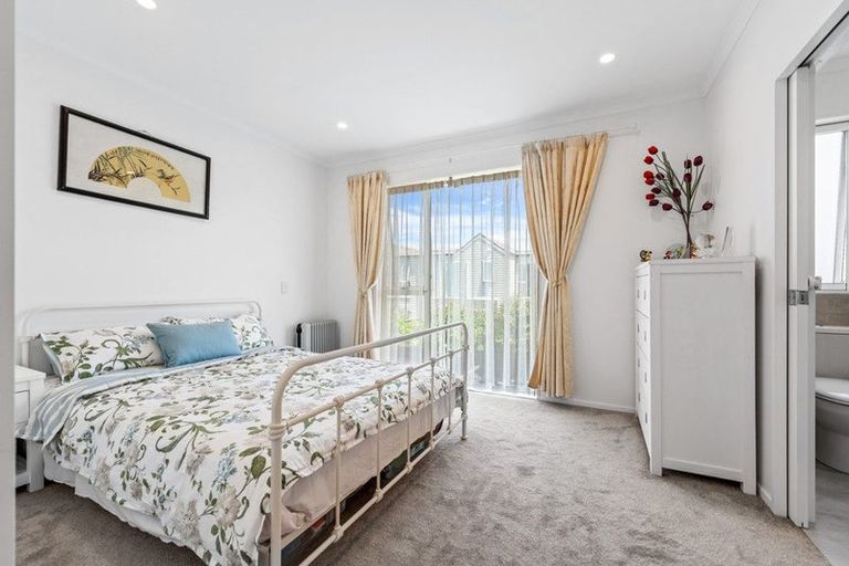 Photo of property in 53 Glidepath Road, Hobsonville, Auckland, 0616