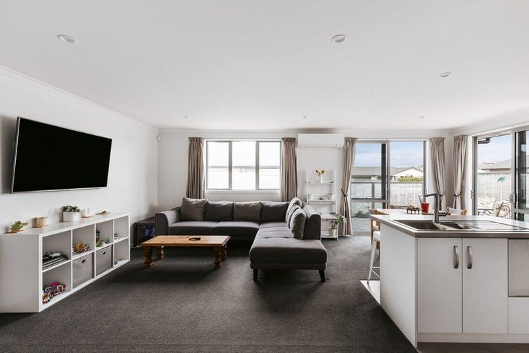 Photo of property in Waterview Estate, 33/4 Greystone Place, Omokoroa, 3114