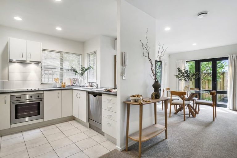 Photo of property in 1/26 Pannill Place, Oteha, Auckland, 0632