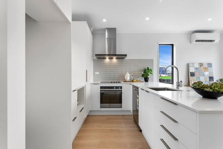 Photo of property in 18 Hema Road, Hobsonville, 0616