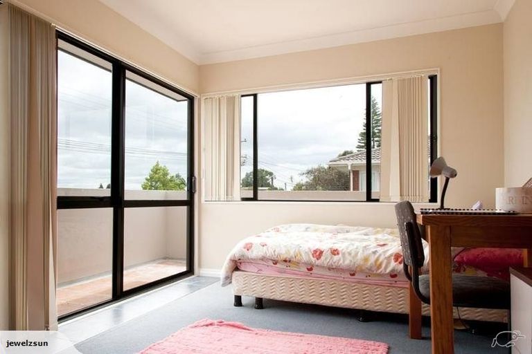 Photo of property in 49 College Road, Northcote, Auckland, 0627