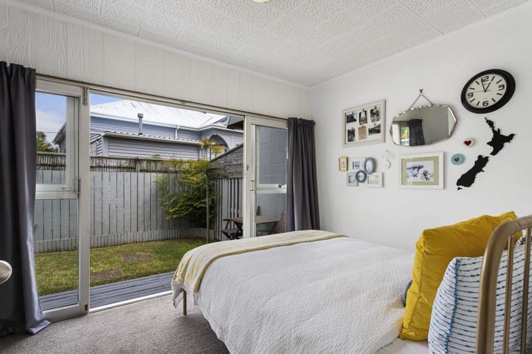 Photo of property in 2/2a Eskdale Road, Birkdale, Auckland, 0626