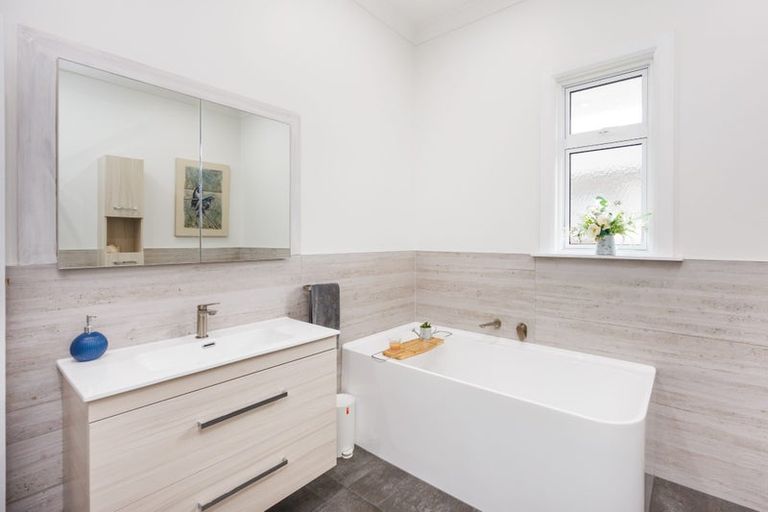 Photo of property in 7 Pirie Street, Palmerston North, 4410
