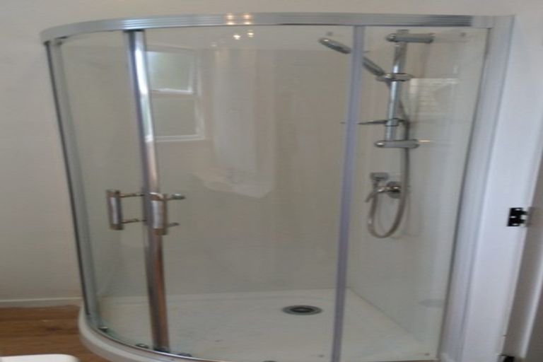 Photo of property in 88 Newlands Road, Newlands, Wellington, 6037